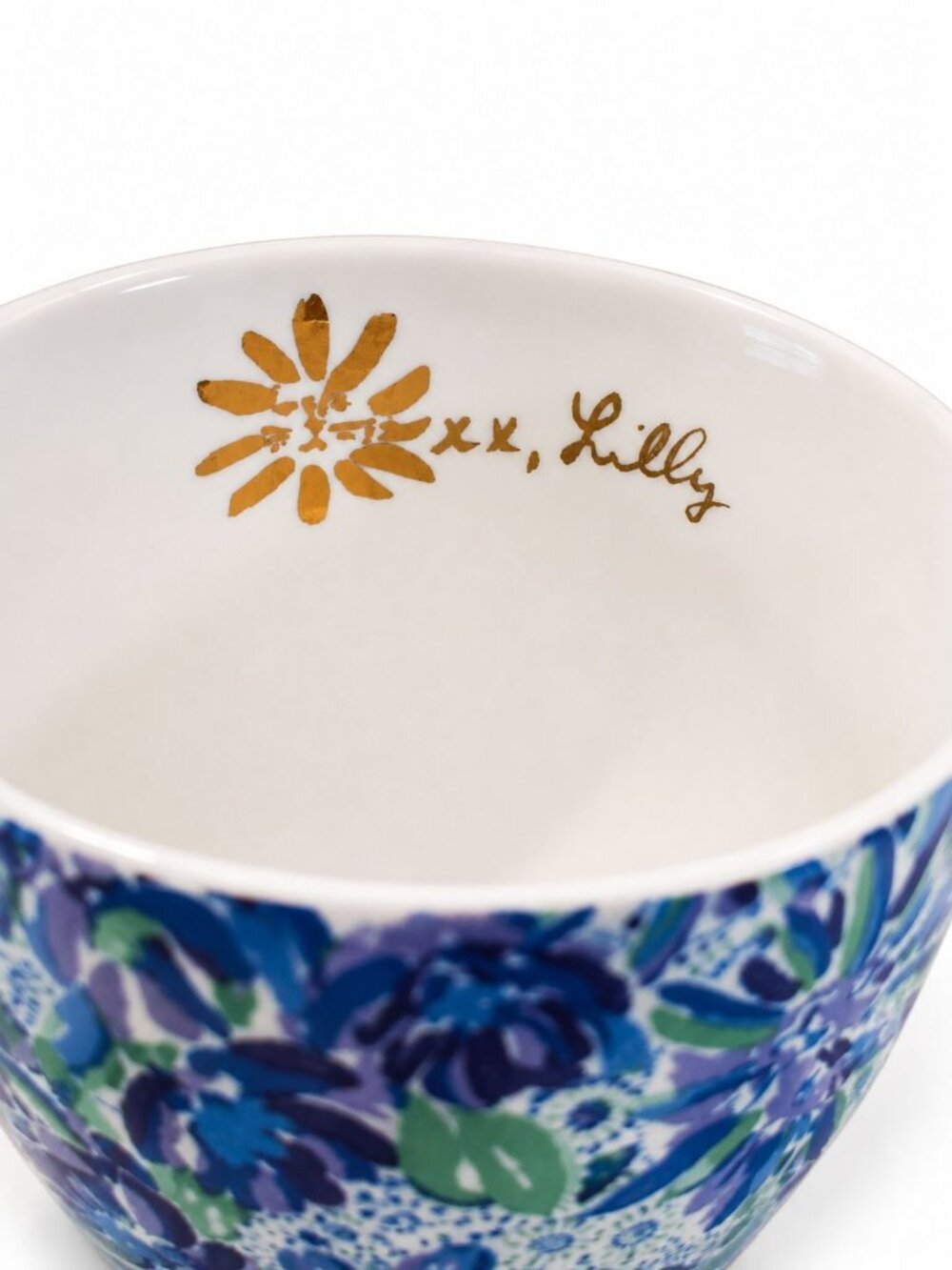 Lilly Pulitzer ceramic mug set features a vibrant blue "Lion Around" floral Patt - Picture 2 of 5